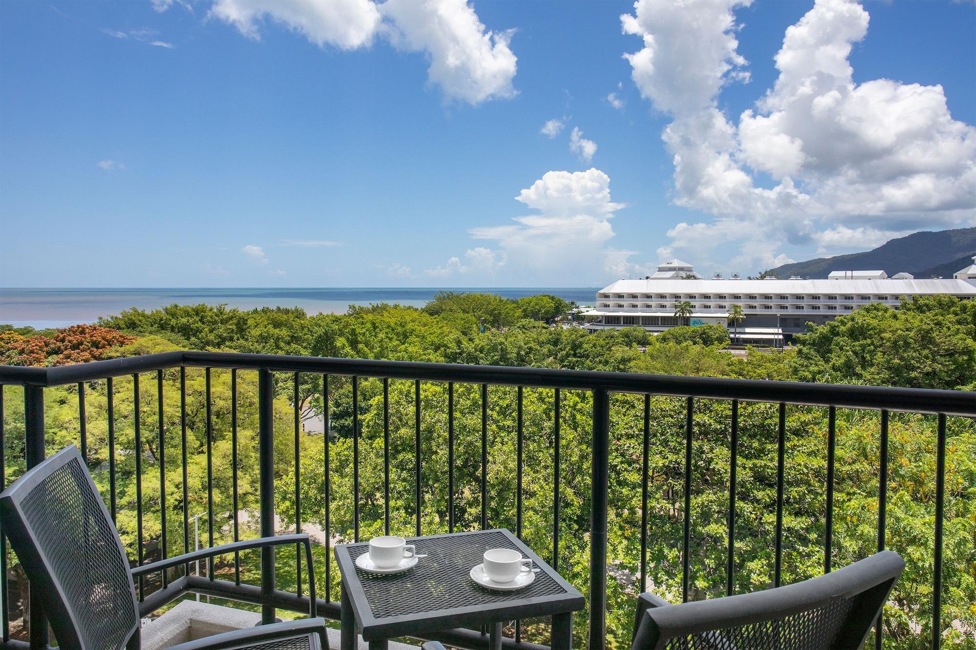 Hotel Mantra Esplanade Cairns Esterno foto